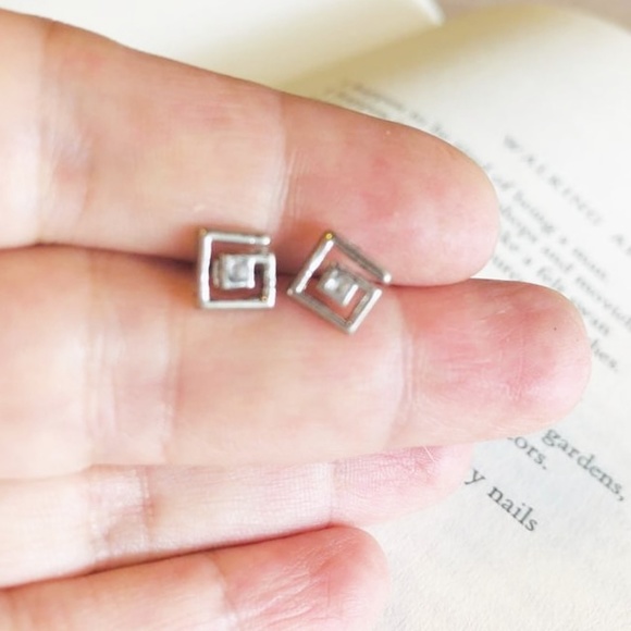 ALQUIMIA Jewelry - 3/35 $$LABERINTO DIAMOND STUDS
